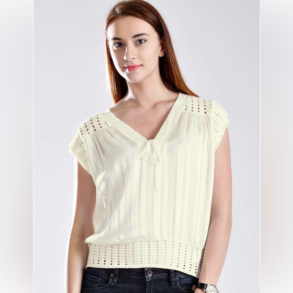 Guess off-white top